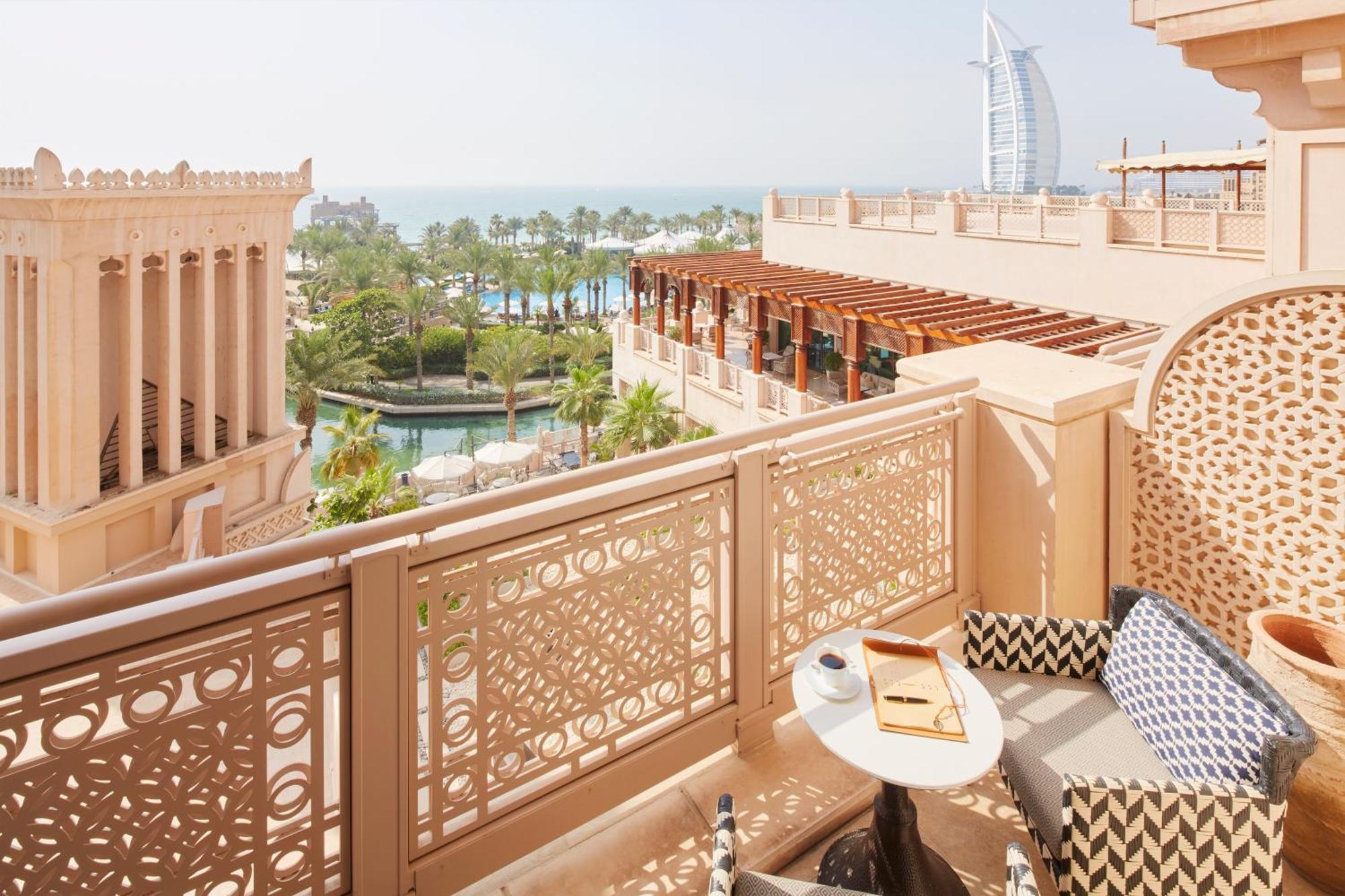 Jumeirah Al Qasr Дубай Екстериор снимка The Palace, Downtown Dubai