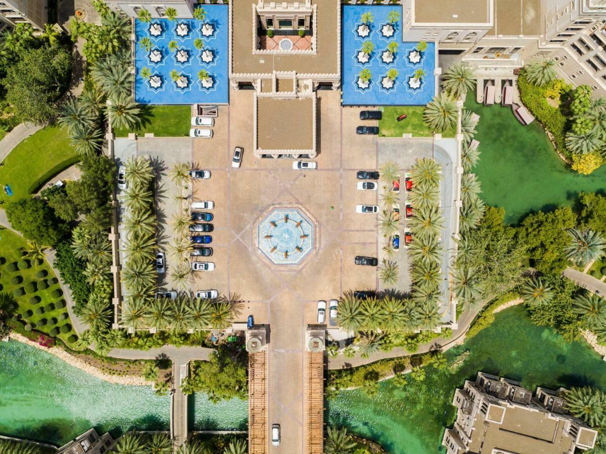 Jumeirah Al Qasr Дубай Екстериор снимка Aerial view of the Village at Bellagio