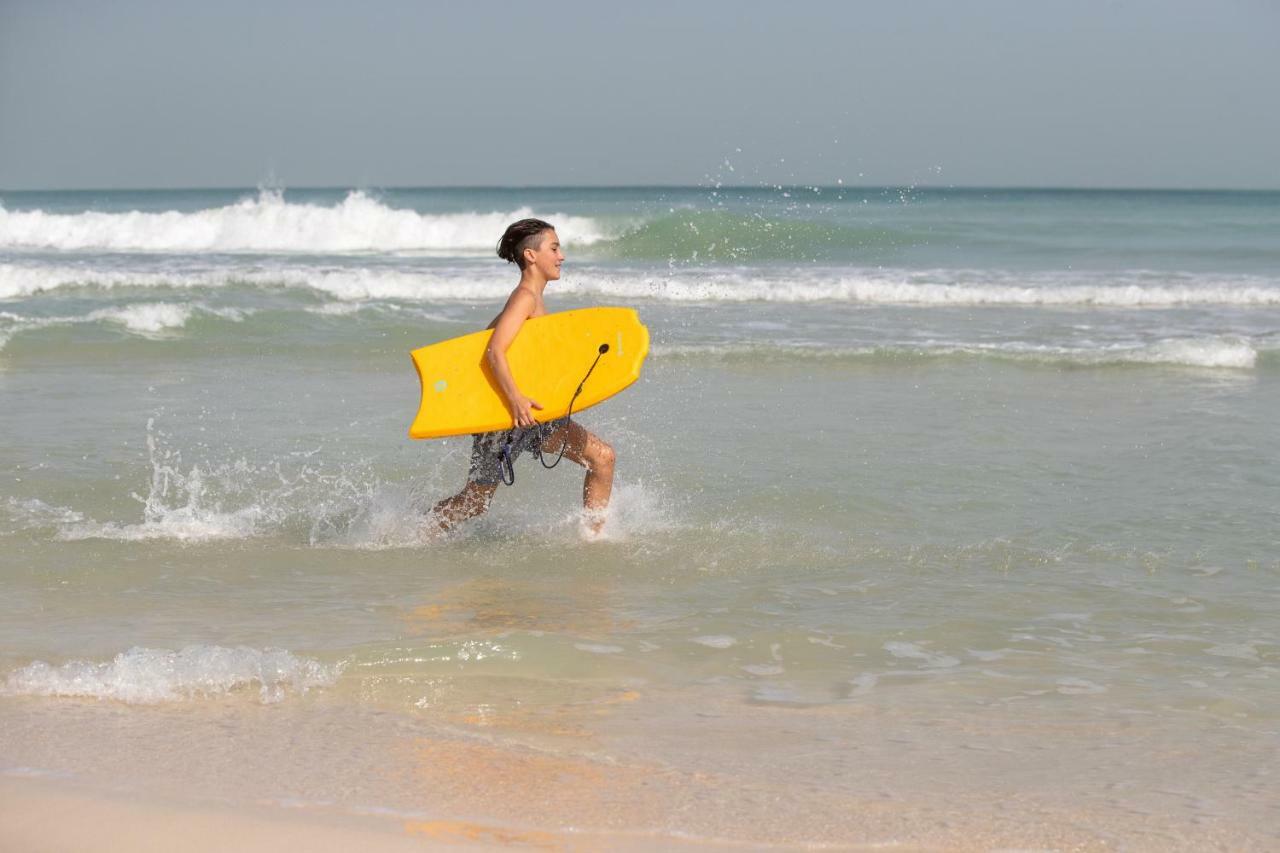 Jumeirah Al Qasr Дубай Екстериор снимка A bodyboarder